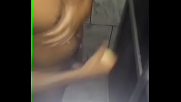 Play MP4 - Banho gostoso moreno carioca