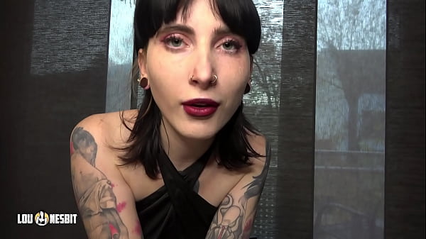 Play MP4 - Exibithionismus Challenge public in einem Restaurant&comma; Fantasie Lou Nesbit&comma; Lia Louise