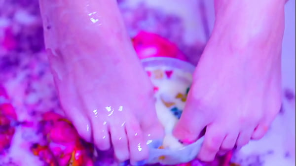 Bia Roman Gets_Her SexyFeet All Messy