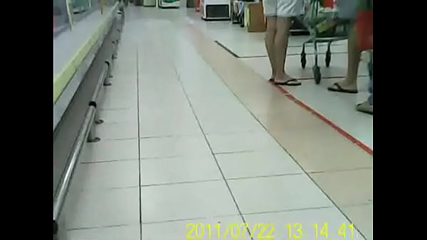 Super bunda_comprando linguiça