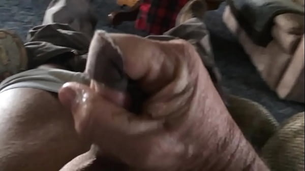 Play MP4 - Handjob and cumshot in slow motion