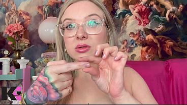 Close up yawning fit 