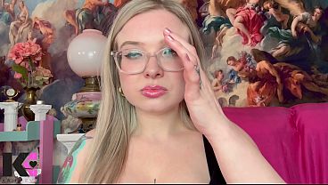 Close up yawning fit 