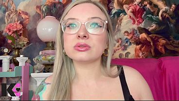 Close up yawning fit