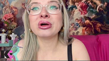 Close up yawning fit 