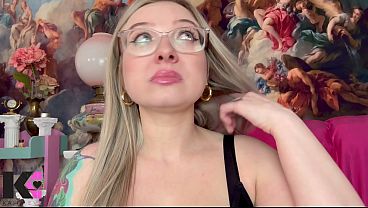 Close up yawning fit 