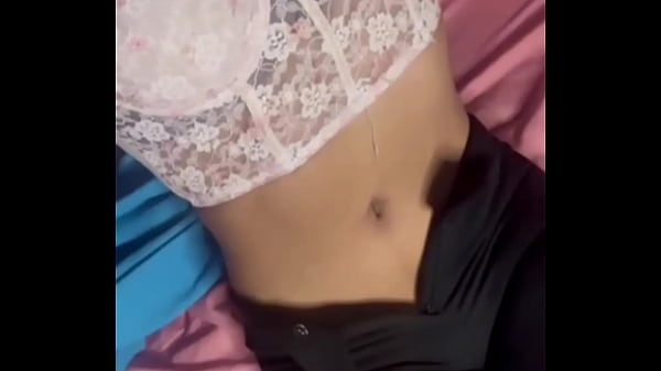 DISFRUTO DE MOSTAR MI CUERPO Y EN ESTA OCASION ME SENTIA DILATADA Y EXCITADA POR LO QUE DECIDI HACERLES ESTE VIDEO DONDE ME PUSE UNA LENCERIA SUPER RICA Y QUERIA TERMINAR SACANDO TODO MI SEMEN 