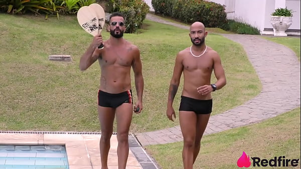 Play MP4 - Duas ninfetas safadas fizeram uma festinha pra foder com geral&excl;