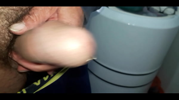 Mostrando pichula hasta soltar semen.. 