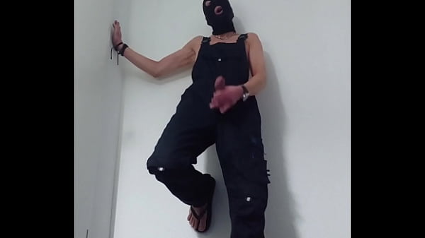 Handyman wanks_in flip_flops