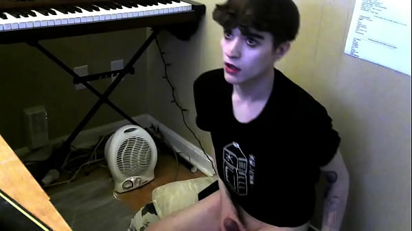 Play MP4 - 19 y&sol;o sub boy cumming for group of webcam strangers