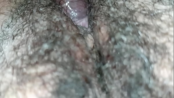 Play MP4 - Cogiendo piernas abiertas a esposa con co&ntilde;o gordito y peludito