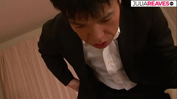 Play MP4 - The kinky boss made her tight Japanese pussy squirt