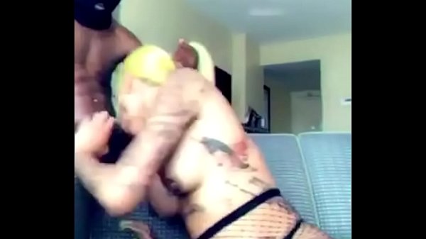 Play MP4 - Freaky ass redbone tranny