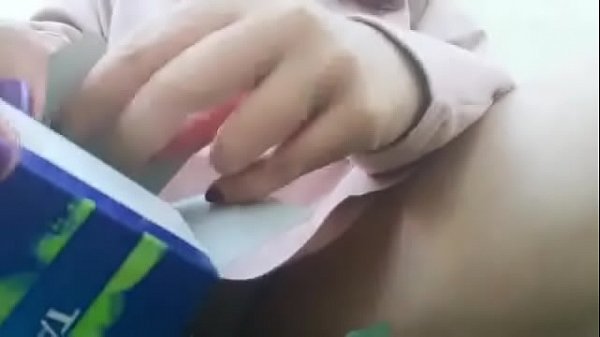 Play MP4 - Video veramente rischioso mi cambio un assorbente interno in un garage di un mio vicino