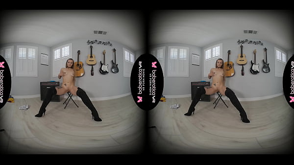 Solo blondefuck doll Luna_Wulf is_masturbating in_VR