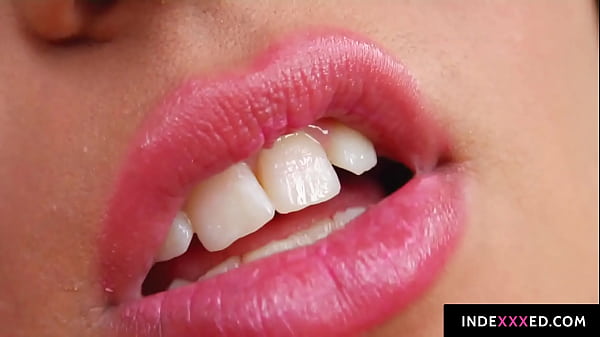 Adrienne_hottie in a solomasturbation scene