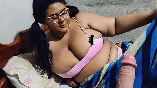 Meia irmã esperasua madrasta sair e fode com seu meio irmão ele goza em seu cuzinho