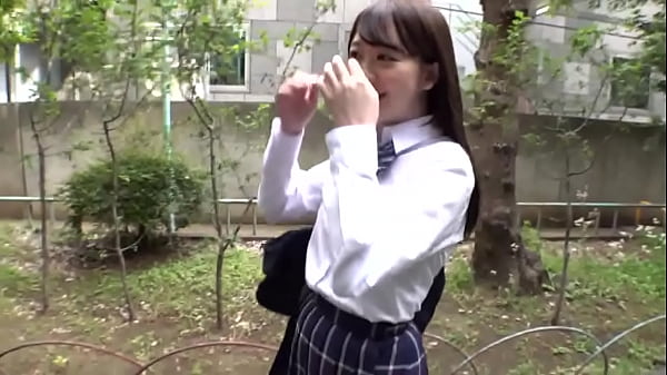 Play MP4 - 清涼感抜群の美女みはるちゃん。夕飯の買い出し中のところをナンパ。