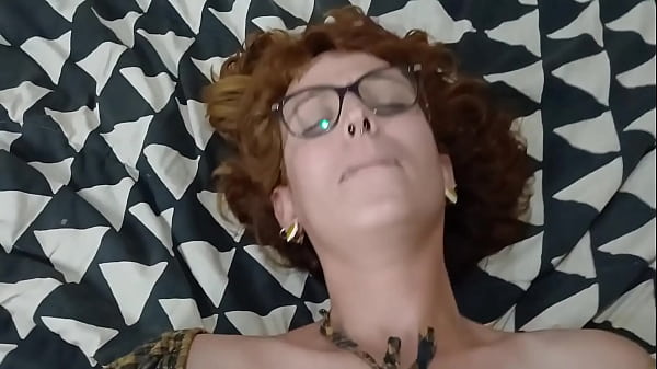 namorada do meu amigo me deu gostoso e filmou tudo 