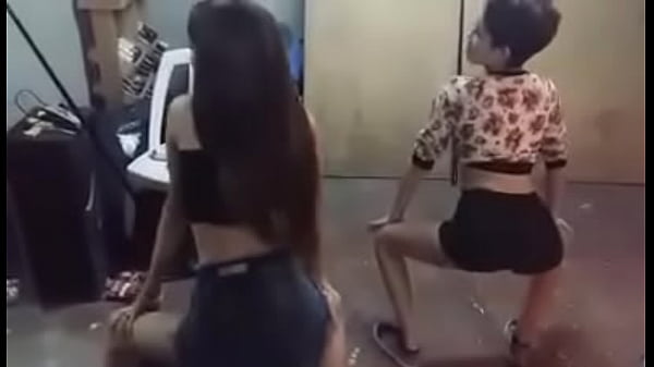 teens dancing twerk 