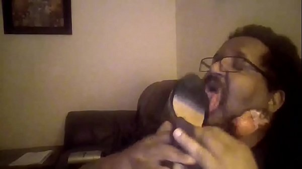 im licking on women shoes