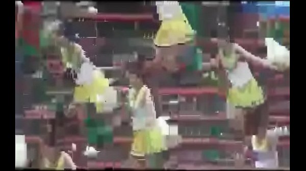 Female college scheerleads