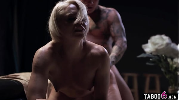 Professional photographer MILF_Helena Locke banged hard_by her_married_client