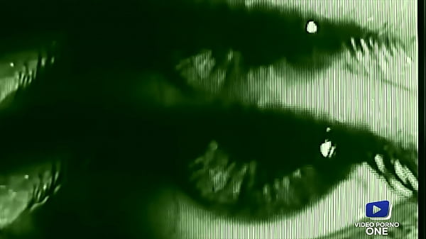 Linda et Claudia deux mannequins partagent une grosse bite