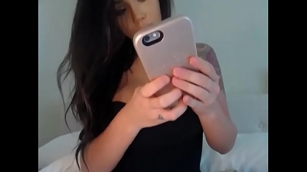 Brunette big tits_front oncam