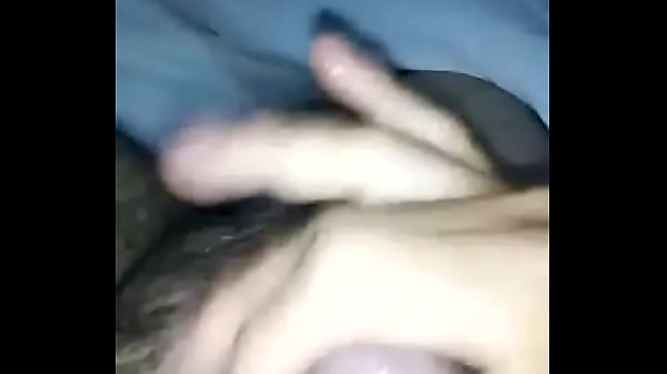 Espiando al primo como se masturba 