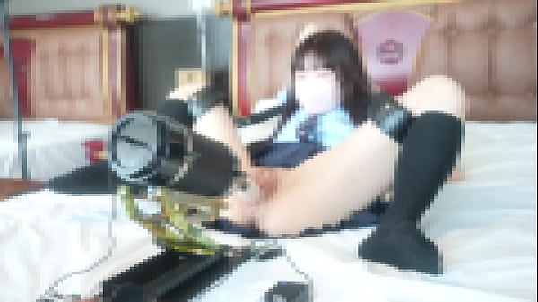 Play MP4 - 『マスクde本物素人』愛する彼氏を裏切り、初撮影に挑戦、本編顔出し　完全初撮影 18才の可愛い女性