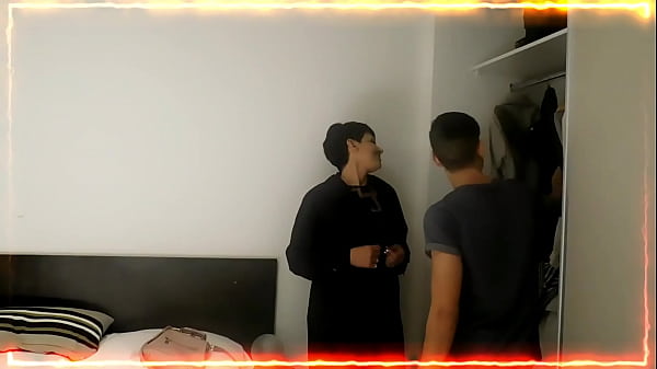 En Un Descuido Mi Hermanastra Se Coje A Mi Pareja ,quedo Loco Con La Cojida thumbnail