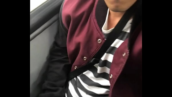 Batendo punheta no &ocirc;nibus 