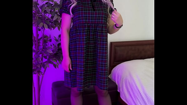 Nonton Sexy Milf Enjoying Her New Crotchless Panties thumbnail