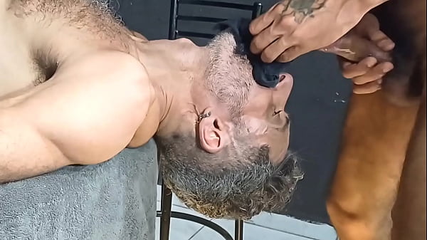 Encontrei O Mascarado Andando Pelas Trilhas Ele Me Pegou E Levou Para Seu Quarto Escuro E Me Deu Seu Leitinho Quente Todo Dentro De Mim Muito Amor. Qual thumbnail