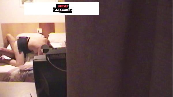 Garoto Faz Sexo A Namorada Na Cama Dos Pais E Grava V&iacute;deo C&acirc;mera Escondida thumbnail