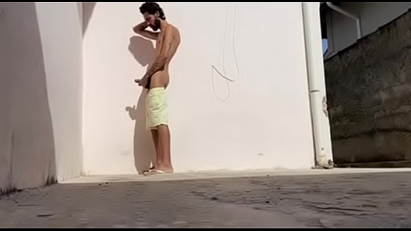 Play MP4 - taking that piss