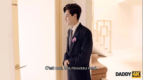 Play MP4 - DADDY4K&period; La petite ne se sent pas f&acirc;ch&eacute;e de le faire avec son beau-p&egrave;re