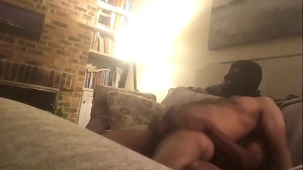 Vean como este puto se traga la verga negra 