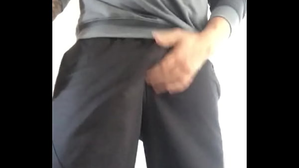 Play MP4 - mlk com a rola dura no cal&ccedil;&atilde;o de futebol