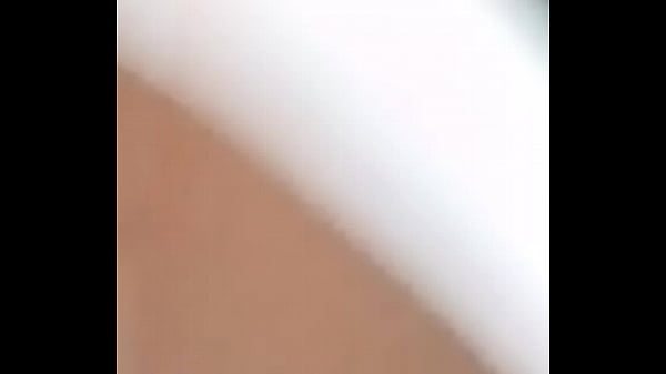 Allonger sur ma moquette toute sexy 