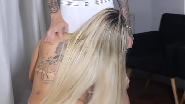 Play MP4 - A foda rolando solta com a gostosa