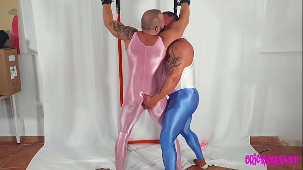 Play MP4 - spandex covered slave and by his spandex master