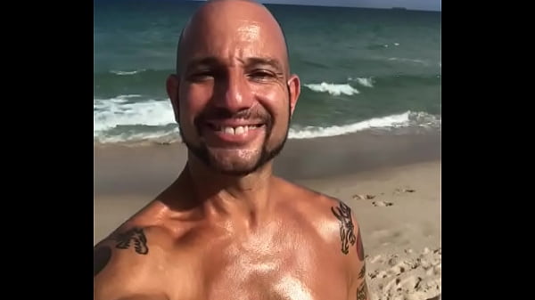 TAN FIT RIPPED ITALIAN PORN STAR