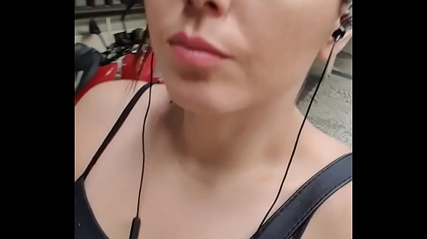 Play MP4 - Sem calcinha no metr&ocirc;