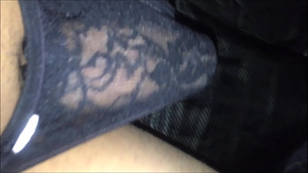 Cdzinha LimaSp Dando com a calcinha fio preta renda e corrente de stras atras da Carol amiga da minha irma 24102018 