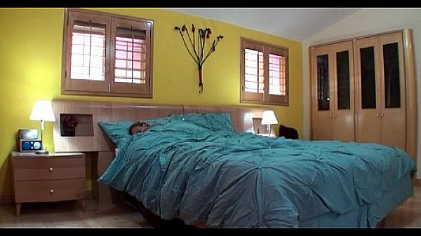 Girlfriend gives blowjob 