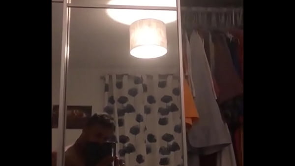 Sarado no espelho de pau duro 