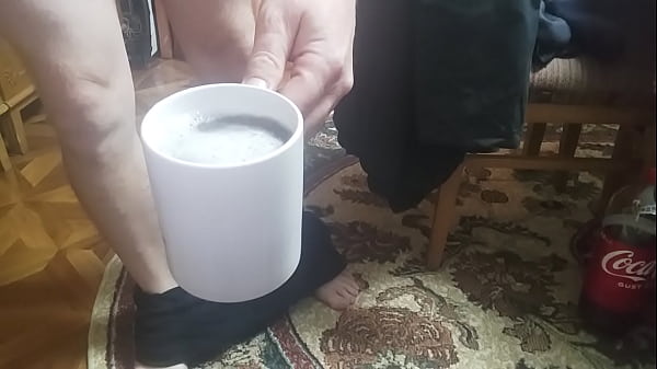 Imi place sa ma masturbez si sa imi beau sperma si pisatul 